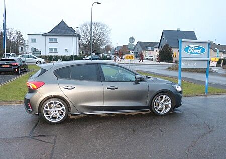 Ford Focus Lim. ST 2.0l Ecobl.+Navi+Winter P.+KeyFree
