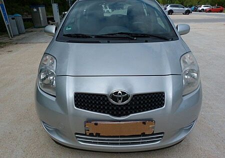 Toyota Yaris 1,3-l-VVT-i Luna
