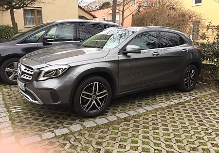 Mercedes-Benz GLA 180 DCT - Urban