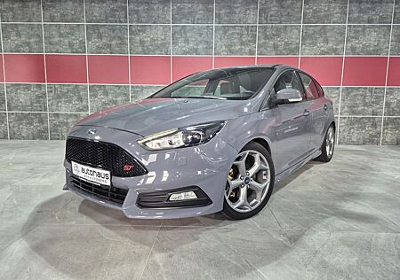 Ford Focus ST *Bi-Xenon*Sync2*Recaro*AFL*2.Hand*