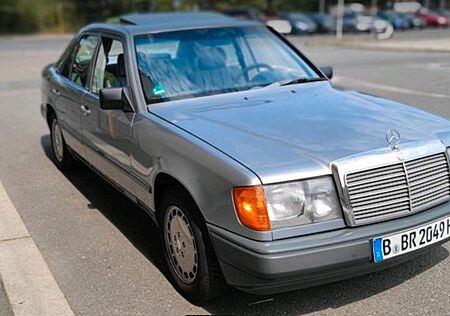 Mercedes-Benz E 230