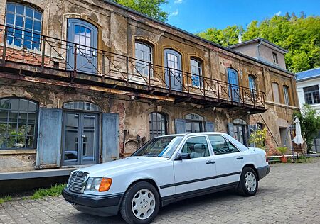 Mercedes-Benz 230 W124 Oldtimer orig.150350Km Rentner TüV neu!