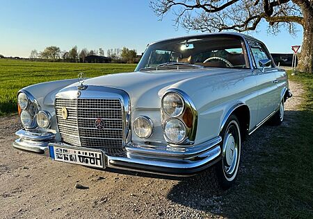Mercedes-Benz 280