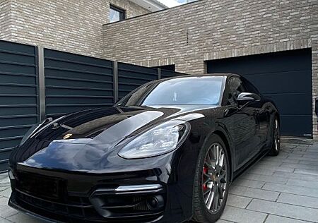 Porsche Panamera Turbo mit Approved