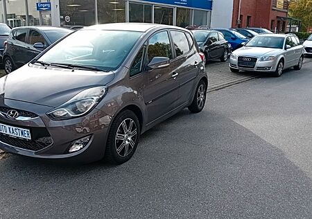 Hyundai ix20 1,4 "Leder,Alu's,SHZG,Klimatronic,Tüv neu"