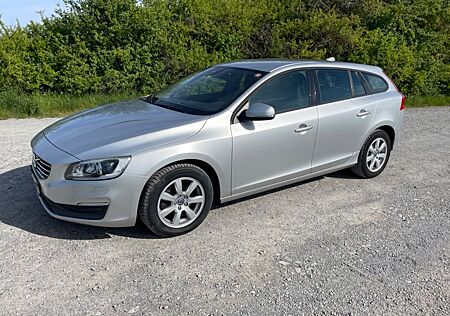 Volvo V60 D2 Kinetic Scheckheft, Standheizung, Navi