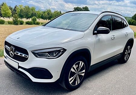 Mercedes-Benz GLA 220 GLA 220d Prog Night AHK LED MBUX High-End