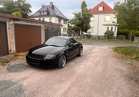 Audi TT Coupe 1.8T quattro 132 kW -