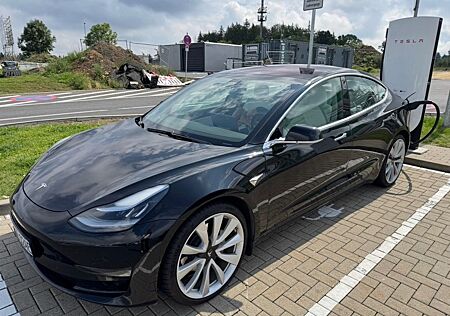 Tesla Model 3 Allradantrieb mit Dualmotor Long Ran...