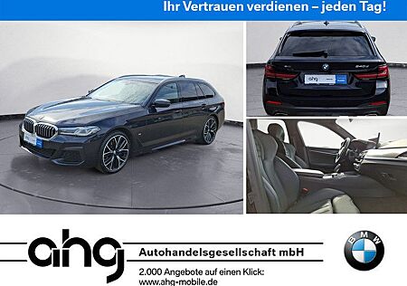 BMW 540d xDrive Touring M SPORT Panorama AHK Driving