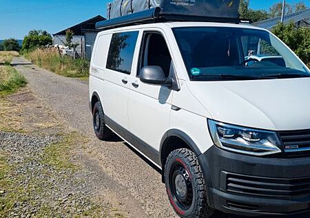 VW T6 Transporter Volkswagen mit Dachzelt und Motorradhalter