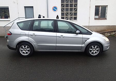 Ford S-Max 2,0 TDCi 96kW DPF Titanium