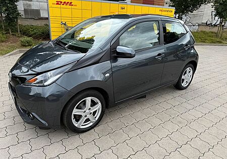 Toyota Aygo (X) Aygo (X) 1,0-l-VVT-i x-play x-play