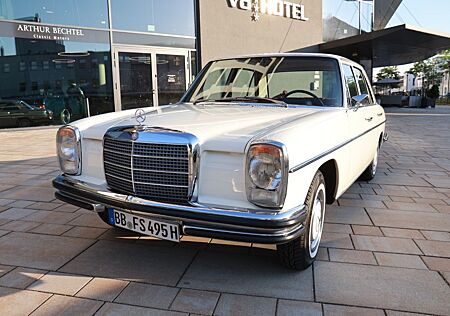 Mercedes-Benz 250 /8 W114 Strich 8