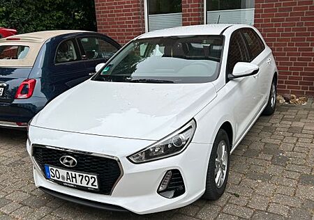 Hyundai i30 1.4 Select mit vielen Extras