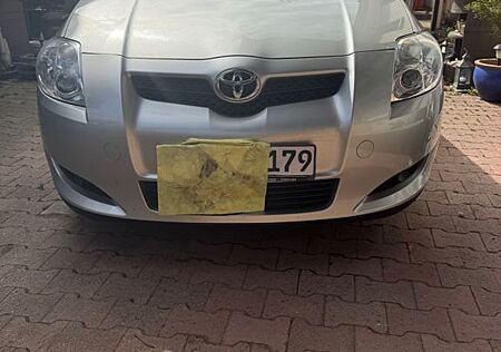 Toyota Auris 1.4 -