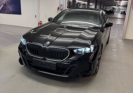 BMW 520d xDrive A - M Sport Pro - Vollausstattung
