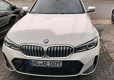 BMW 330e Autom. Kombi M-Sport LED-Leder-Navi