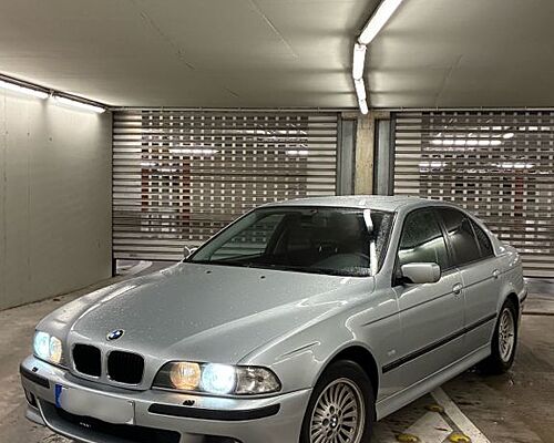 BMW E39 528i Gepflegt TÜV /Xenon/ Vollleder