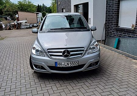 Mercedes-Benz B 180 BlueEFFICIENCY -
