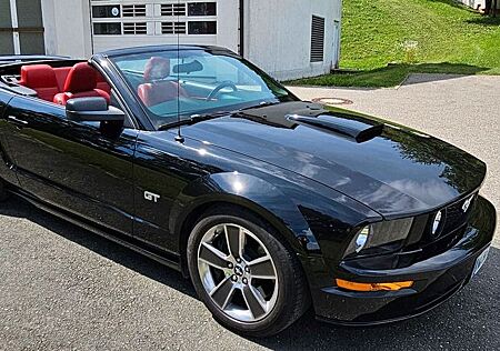 Ford Mustang GT 4,6l V8 Motor mit 304PS