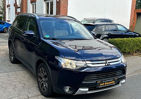Mitsubishi Outlander °4WD°°AUTOMATIK°°7 SITZER°°LEDER°°NAVI°