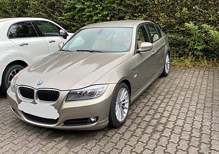 BMW 320i -