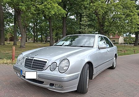 Mercedes-Benz E 240 ELEGANCE Daimler-Chrysler 210 Limousine
