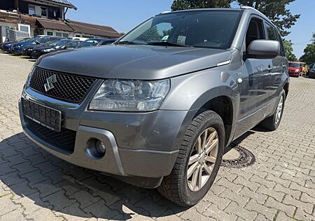 Suzuki Grand Vitara 1.9 DDiS 4x4-Klima-1-Hand-Navigatio