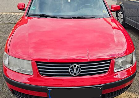 VW Passat Variant Volkswagen 1.6 Basis