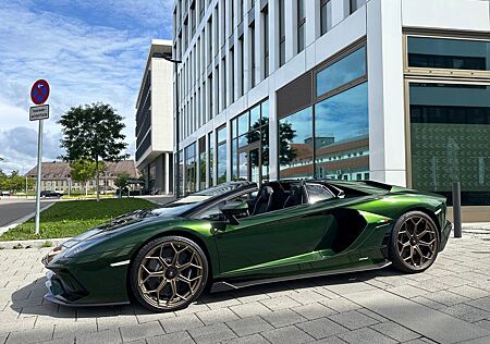 Lamborghini Aventador Ultimae Roadster 1 of 250 NEUWAGEN