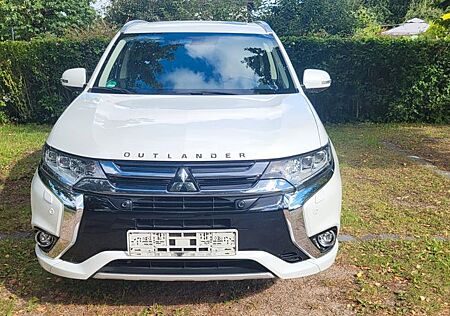 Mitsubishi Plug in Hybrid Outlander Plug-in Hybrid Outlander 2.0 MIVEC PLUG-IN H...