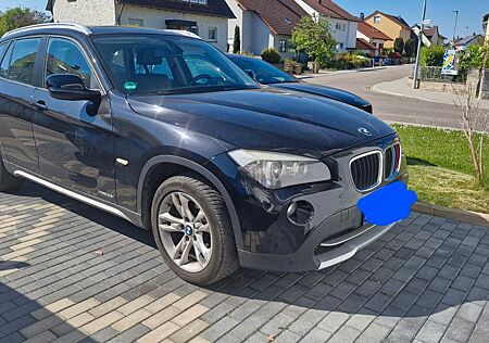 BMW X1 xDrive25i - AHK Leder 6 zylinder PDC