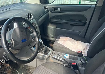 Ford Focus 1,6 Black Magic Turnier Black Magic