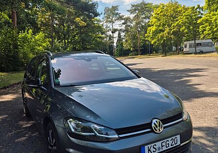 VW Golf Volkswagen 1.6 TDI SCR DSG IQ.DRIVE Variant IQ.DRIVE