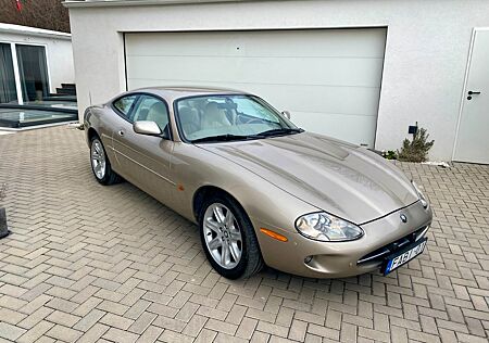 Jaguar XK8 Coupe -