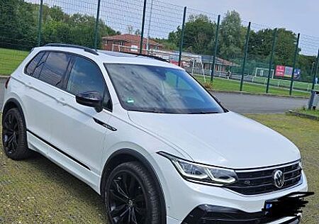 VW Tiguan Volkswagen 2.0 TDI DSG 4M R-Line Black Style *Pano*