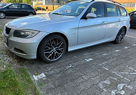 BMW 318i Touring -