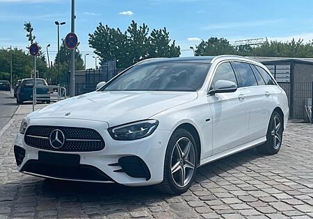 Mercedes-Benz E 300 de T AMG Line / Panorama / AHK
