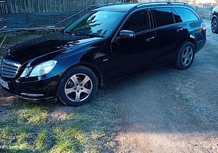 Mercedes-Benz E 220 CDI T BlueEFFICIENCY -