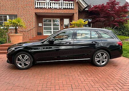 Mercedes-Benz C 200 T 4Matic Panoramadach SHZ PDC NAVI