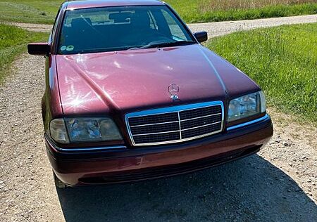 Mercedes-Benz 220