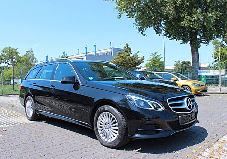 Mercedes-Benz E 200 CGI T 7G-Tron 1 Hand° ILS° Navi° PDC° LED
