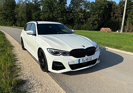 BMW 320d Touring M Sport Auto. / AHK/ HUD/ Las.
