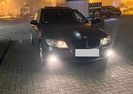 BMW 320i -