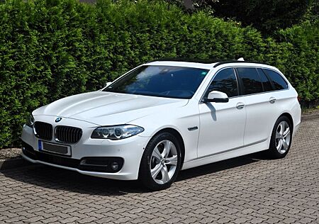 BMW 520d xDriveTouringA LuxuryLineHead-Up360°DrAss