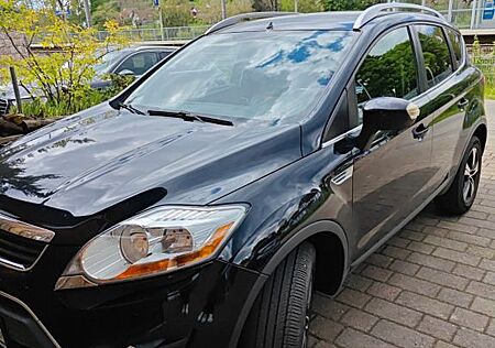 Ford Kuga 2,0 TDCi 2x4 Titanium Titanium