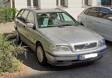 Volvo V40 Kombi Schiebedach Klima TüV 7/27