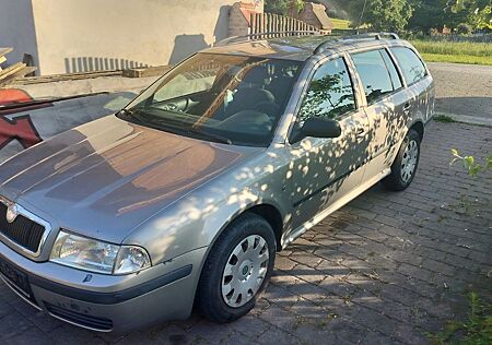 Skoda Octavia Combi 1.6 Tour Benzin