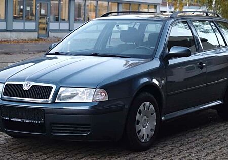 Skoda Octavia Combi Tour *TÜVNEU*EINPARKHILFE*GEPFLEGT